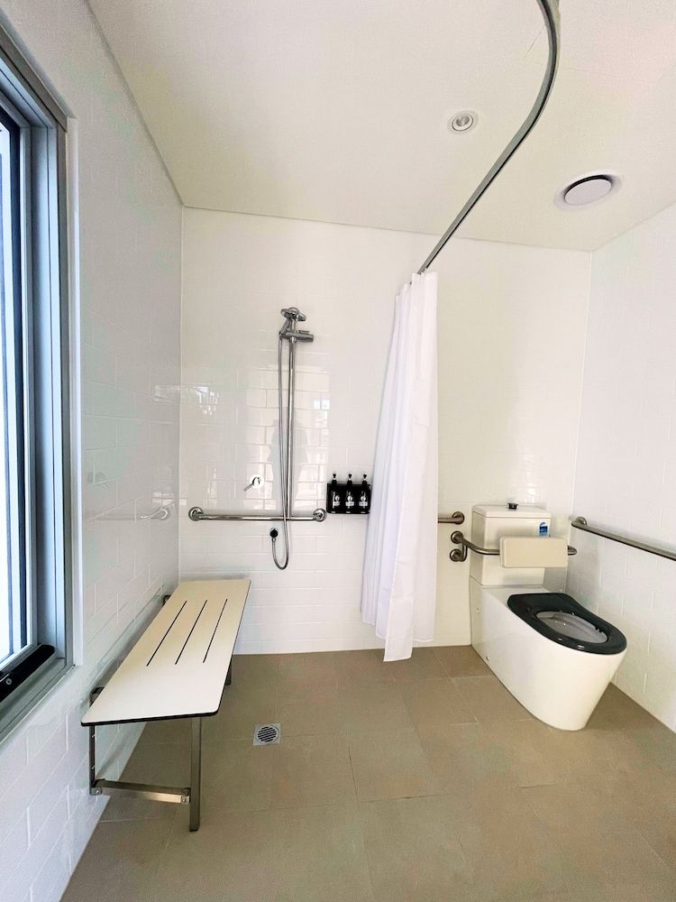 Resort on Cedar Cabin, Mobility Accessible 4