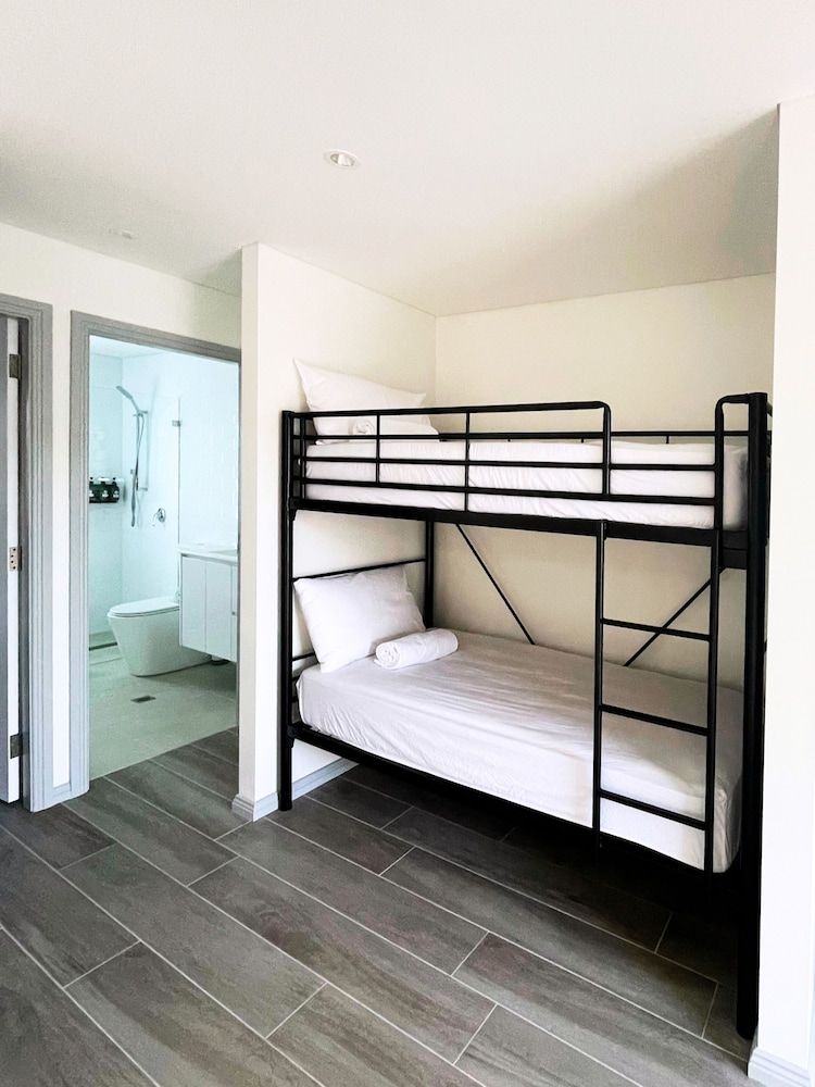 Resort on Cedar Cabin, Pool View 3