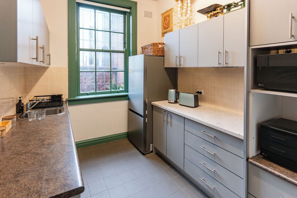 Courthouse Hotel Basic Triple Room 6