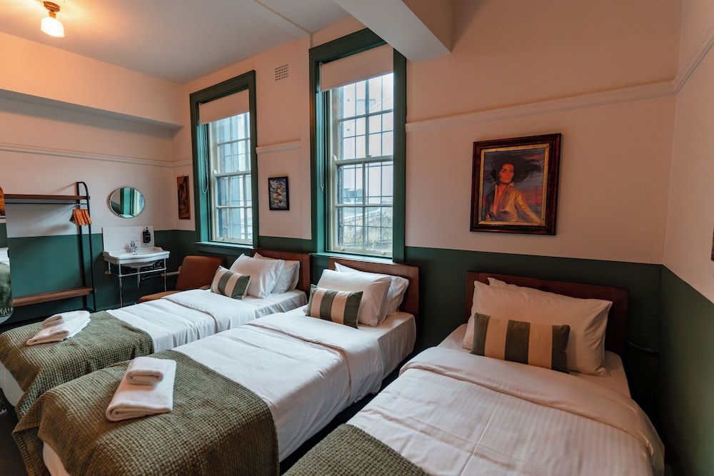 Courthouse Hotel Basic Triple Room