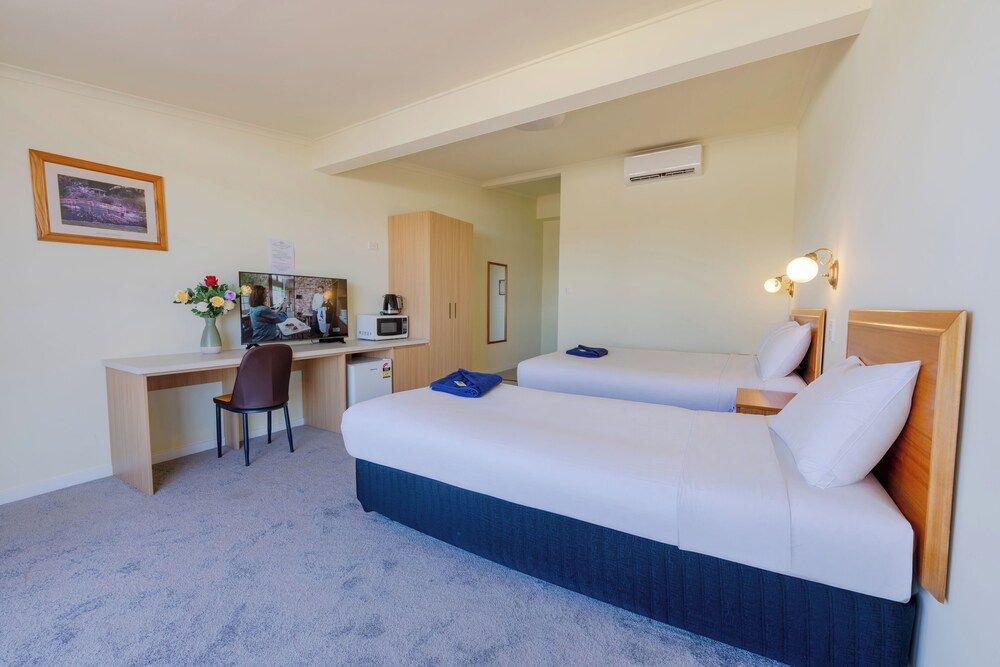 Toowoomba Motel Triple Room, Patio, Mountain View 2