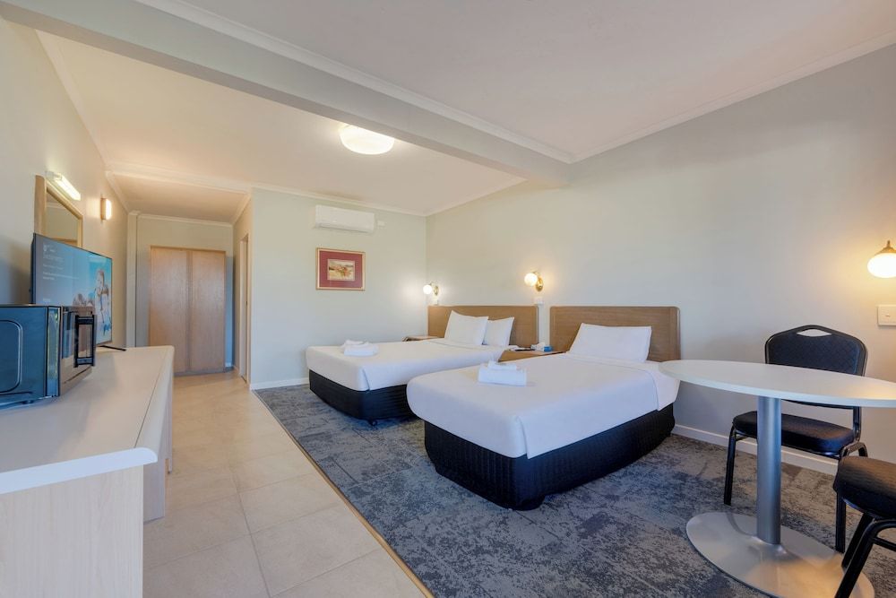 Toowoomba Motel Comfort Twin Room, Garden View 2