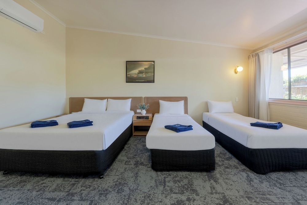 Toowoomba Motel Standard Quadruple Room, Balcony, Courtyard View