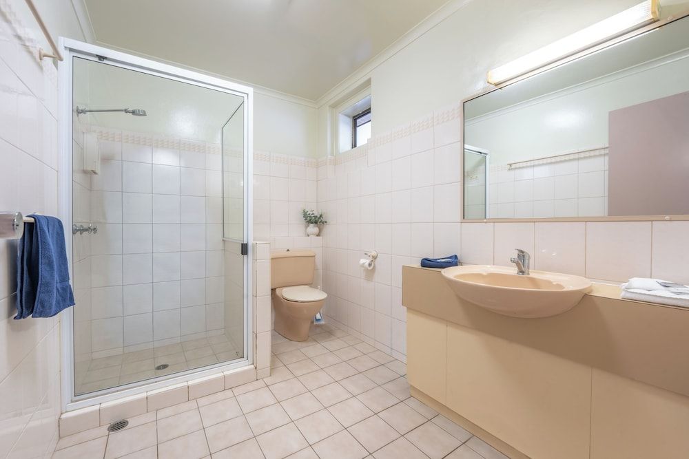 Toowoomba Motel Standard Quadruple Room, Balcony, Courtyard View 5