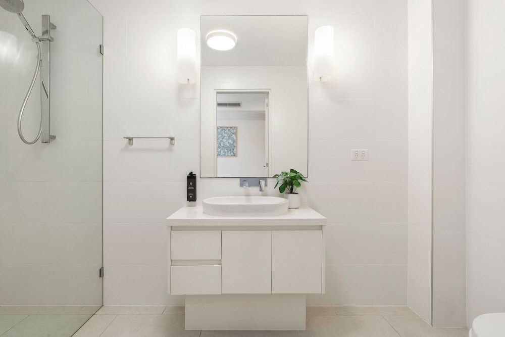 Urban Rest Double Bay Beach One Bedroom Apartment with Study 5