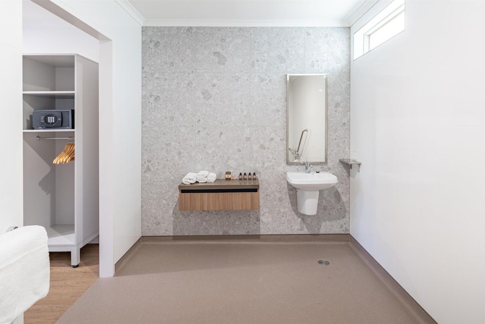 Best Western Cambridge Hotel Kununurra Standard Room, 1 Queen Bed, Non Smoking 5