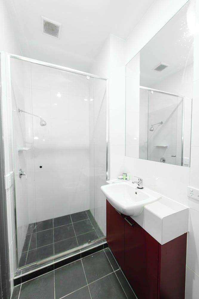 Melbourne Studio Apartments Hotel @ 138 Elgin Carlton Studio, 1 Queen Bed, Non Smoking, Private Bathroom & Kitchenette 25