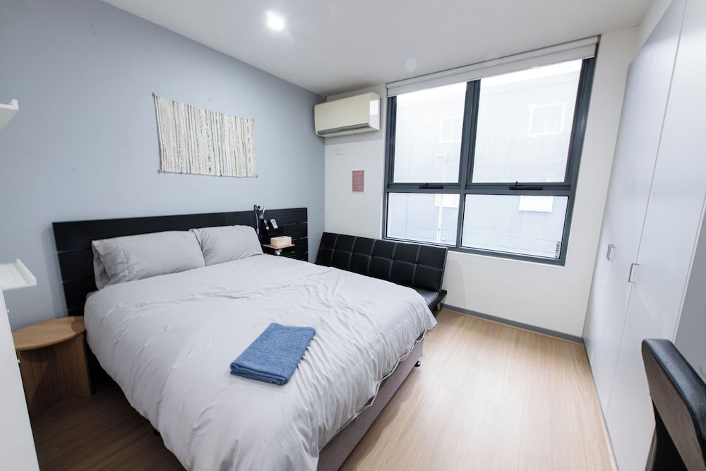 Melbourne Studio Apartments Hotel @ 138 Elgin Carlton Studio, 1 Queen Bed, Non Smoking, Private Bathroom & Kitchenette 10
