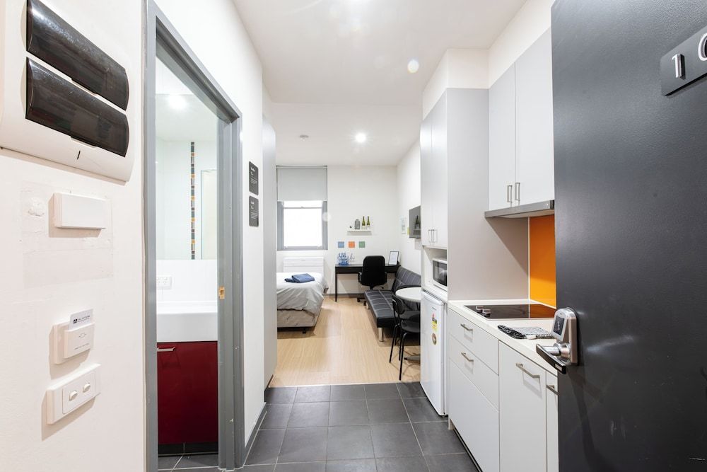 Melbourne Studio Apartments Hotel @ 138 Elgin Carlton Studio, 1 Queen Bed, Non Smoking, Private Bathroom & Kitchenette 15