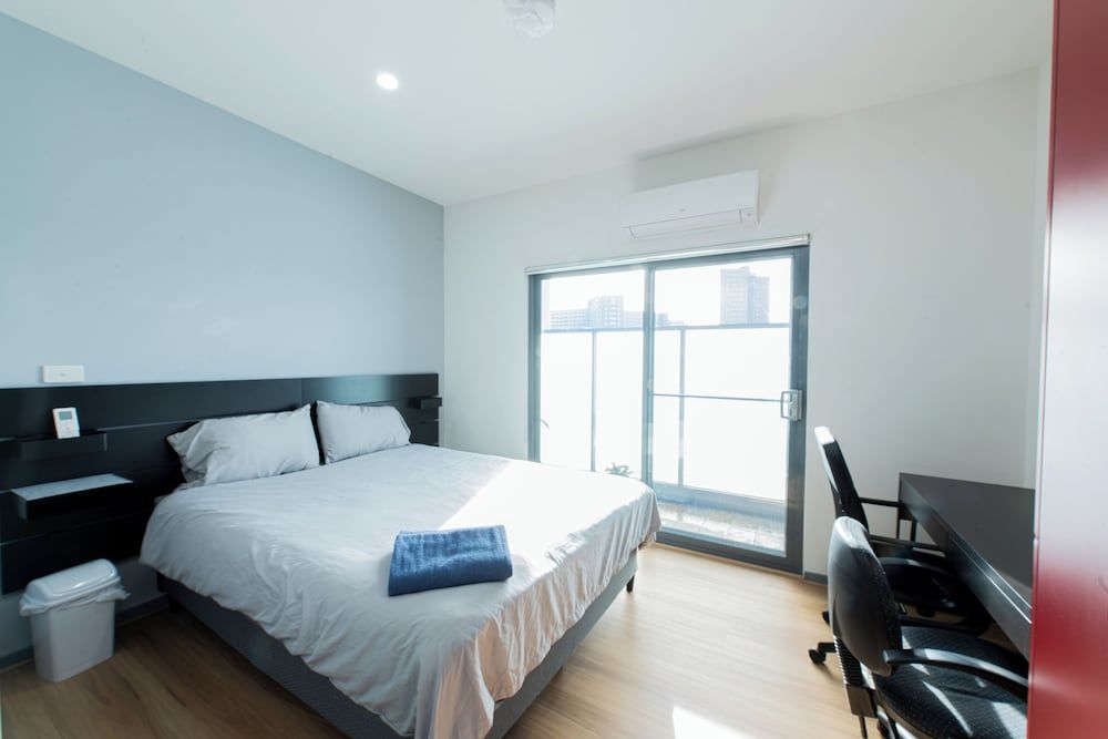 Melbourne Studio Apartments Hotel @ 138 Elgin Carlton Apartment, 2 Bedrooms, Non Smoking, Private Bathroom & Kitchenette 9