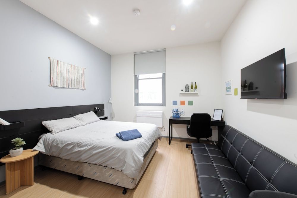 Melbourne Studio Apartments Hotel @ 138 Elgin Carlton Studio, 1 Queen Bed, Non Smoking, Private Bathroom & Kitchenette 9