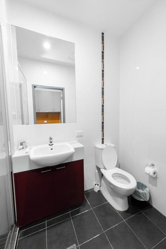 Melbourne Studio Apartments Hotel @ 138 Elgin Carlton Studio, 1 Queen Bed, Non Smoking, Private Bathroom & Kitchenette 24