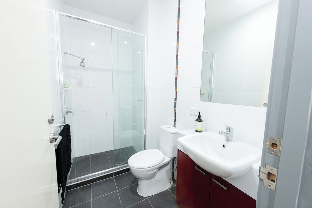 Melbourne Studio Apartments Hotel @ 138 Elgin Carlton Studio, 1 Queen Bed, Non Smoking, Private Bathroom & Kitchenette 26