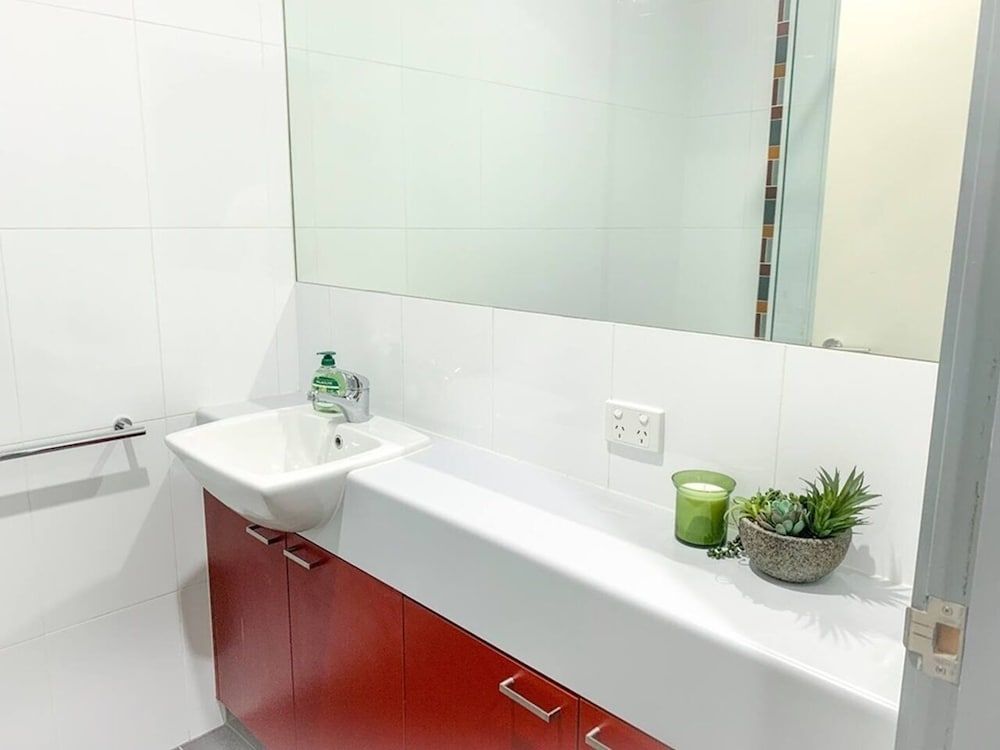 Melbourne Studio Apartments Hotel @ 138 Elgin Carlton Studio, 1 Queen Bed, Non Smoking, Private Bathroom & Kitchenette 19