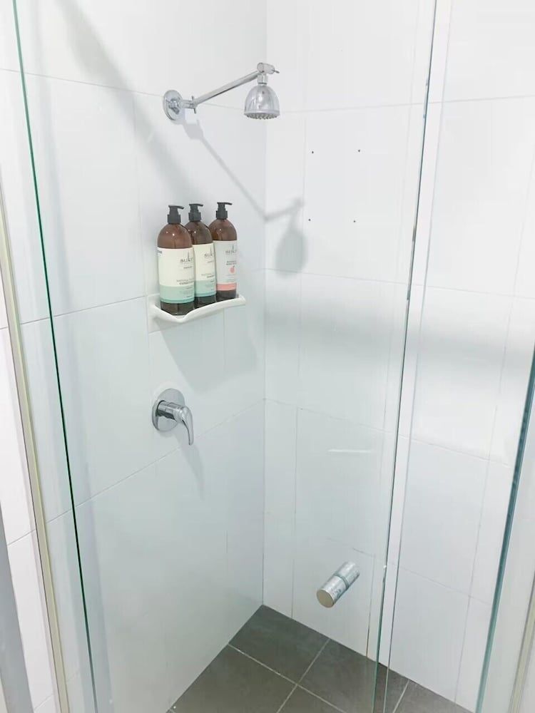 Melbourne Studio Apartments Hotel @ 138 Elgin Carlton Studio, 1 Queen Bed, Non Smoking, Private Bathroom & Kitchenette 22