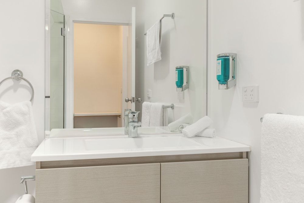 Nagambie Waterfront Motel Standard Room 7