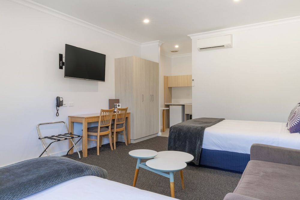 Nagambie Waterfront Motel Standard Room 2