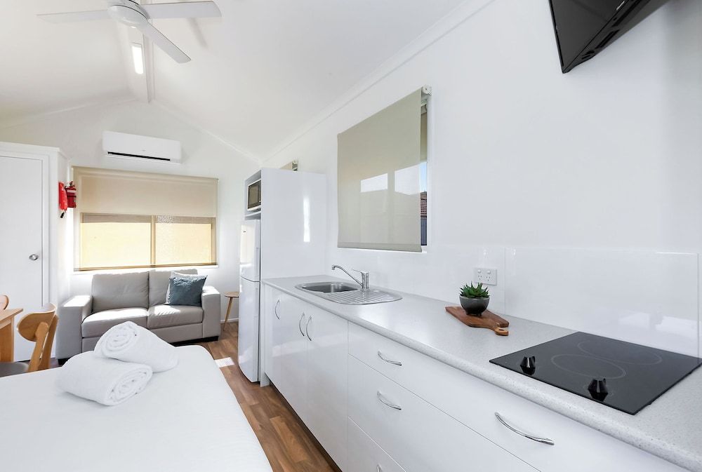 Standard Cabin - Sleeps 2 - Dog Friendly