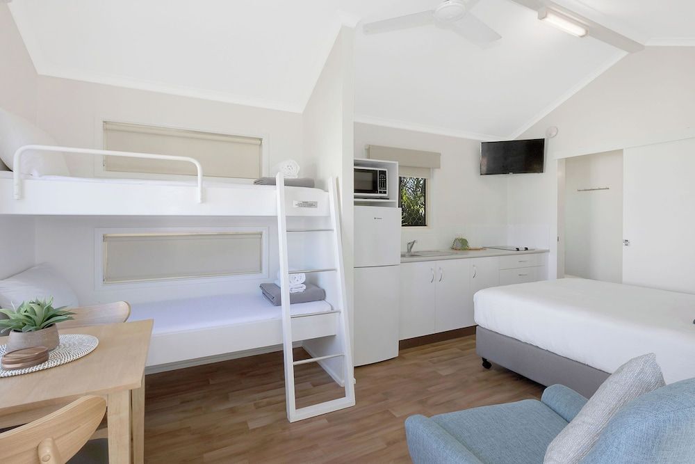 Standard Cabin - Sleeps 4 - Dog friendly