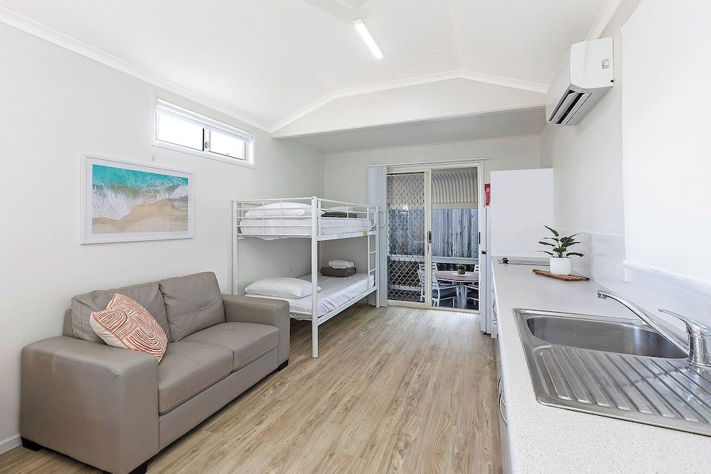 Deluxe Cabin - Sleeps 4 - Dog Friendly