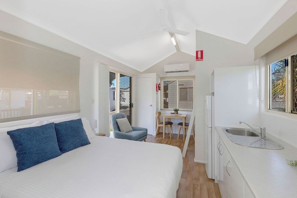Standard Cabin - Sleeps 4 - Dog friendly