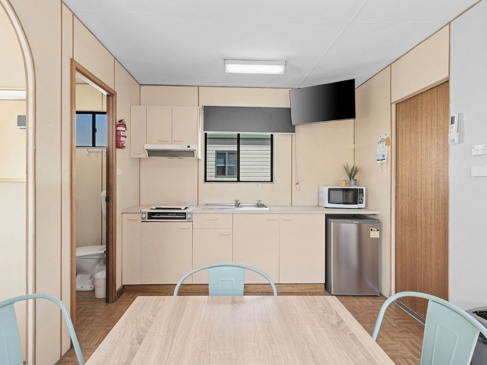 Wodonga Holiday Park Economy Cabin - Pet Friendly 3