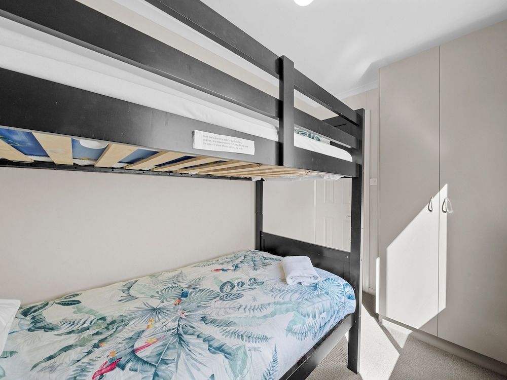 Wodonga Holiday Park Standard Poolside 2 Bedroom Villa - Not Pet Friendly 2