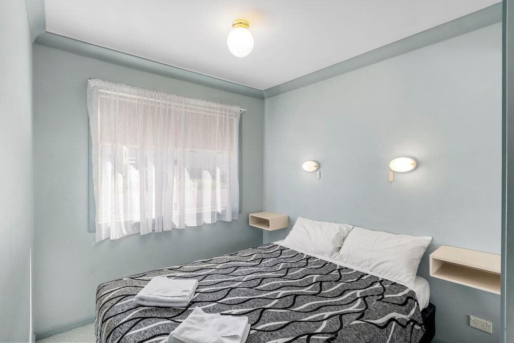 Moss Vale Holiday Park Standard 2 Bedroom Cabin - Pet Friendly