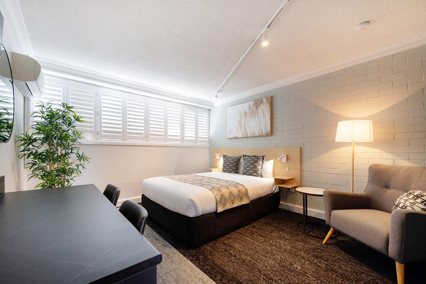 Deluxe Queen Room