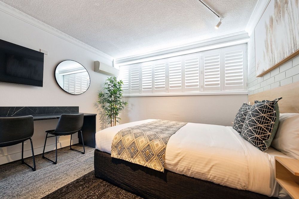 Queen Deluxe Room