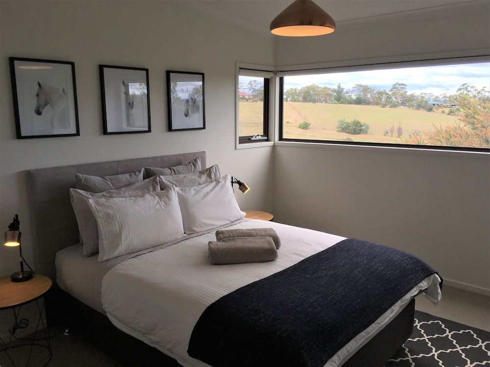 Design House, 3 Bedrooms, Hill View