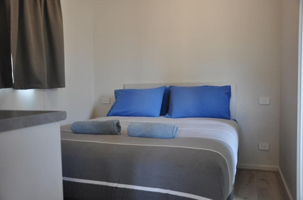 Deluxe 1 Bedroom Cabin - Sleeps 2