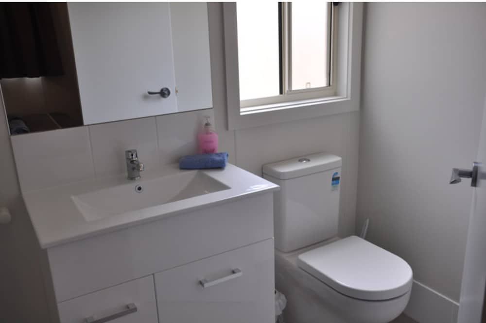 Deluxe 1 Bedroom Cabin - Sleeps 2