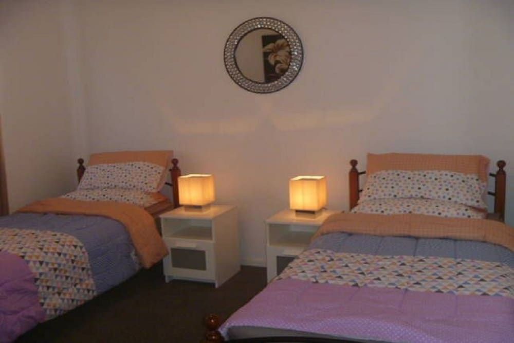 Family House, 5 Bedrooms, 2 Bathrooms