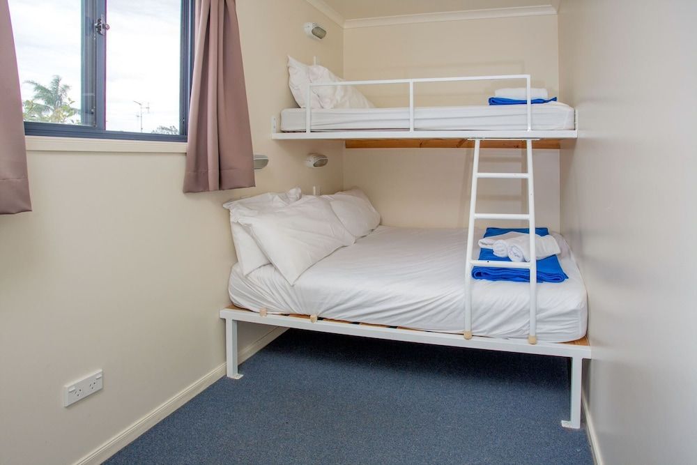 Lakeside Forster Holiday Park Superior Lake View 2 Bedroom Villa - Sleeps 5 2