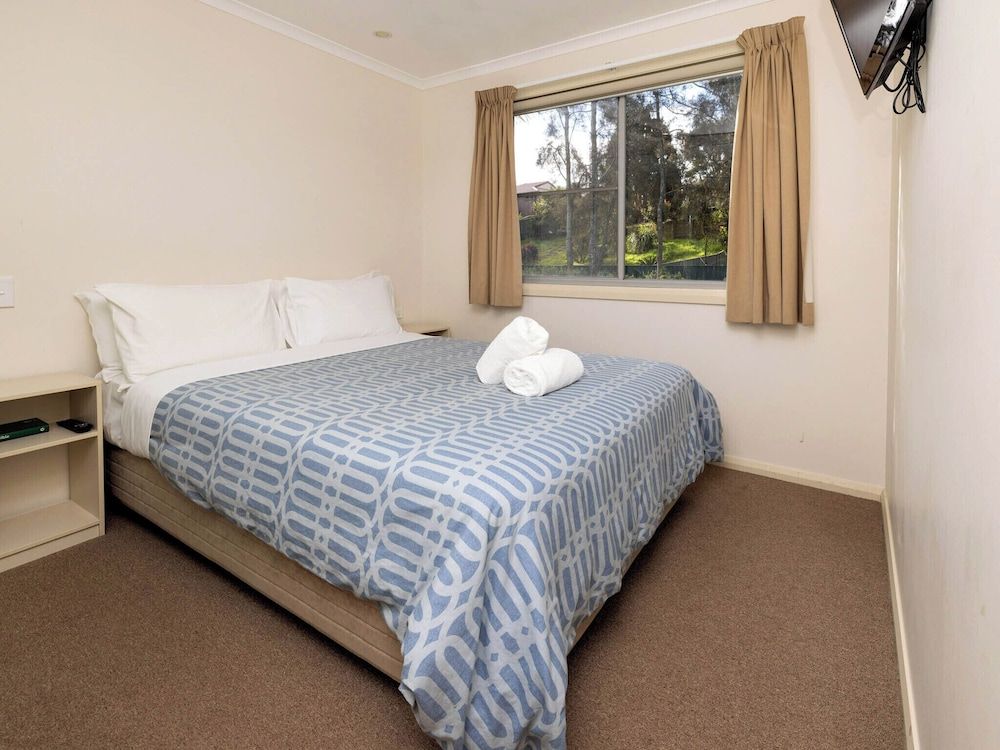 Lakeside Forster Holiday Park Superior Poolside 2 Bedroom Villa