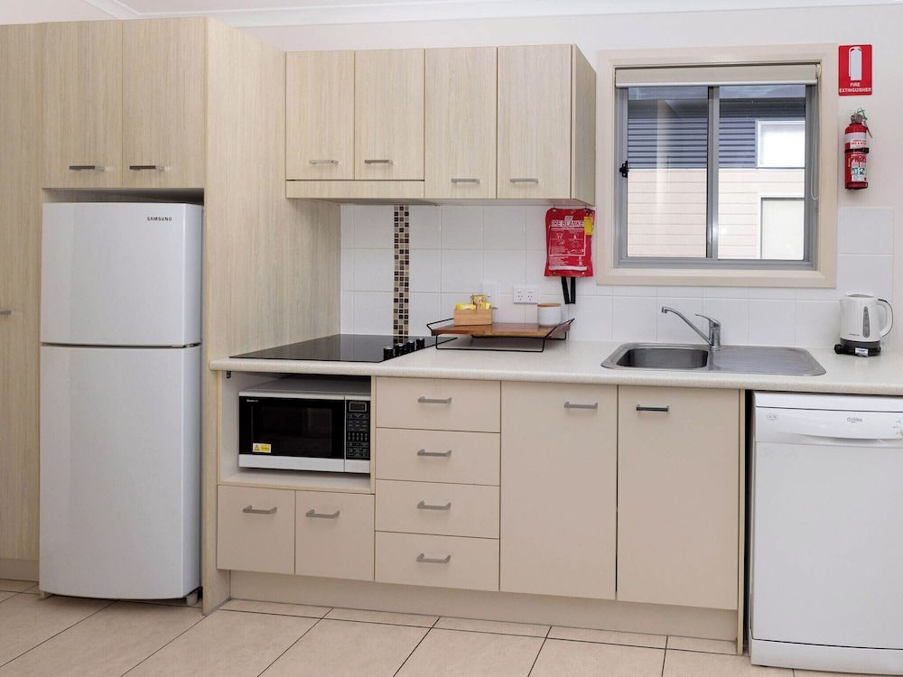 Lakeside Forster Holiday Park Superior Poolside 2 Bedroom Villa 4