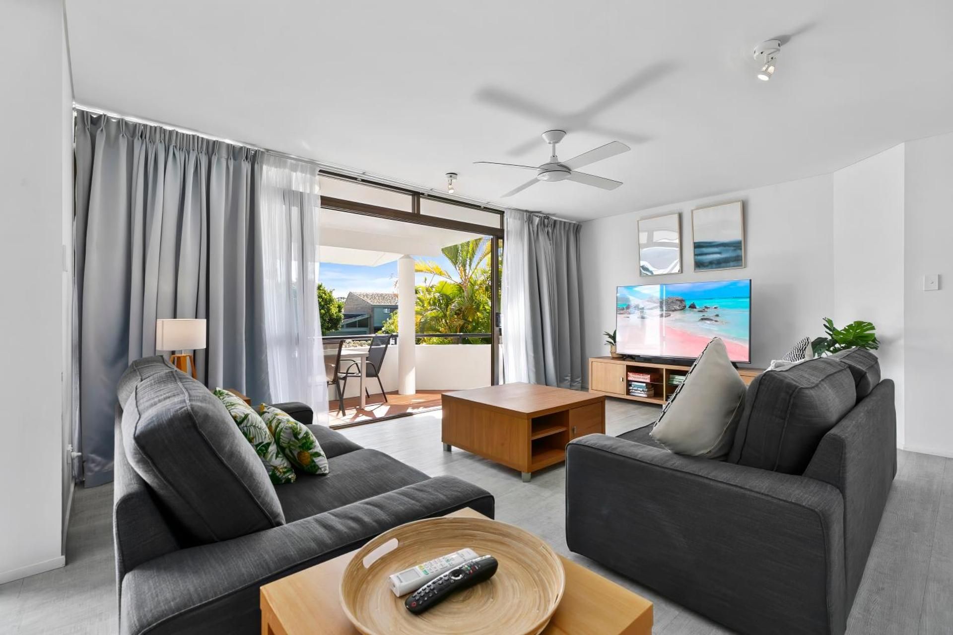 Two Bedroom Apartment with Pool View 