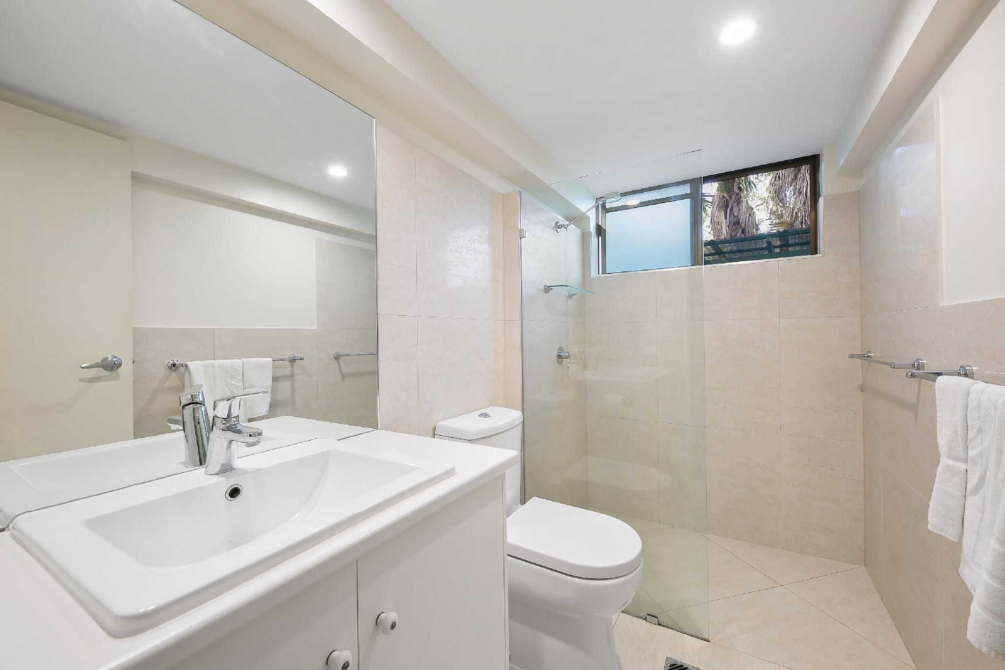 2 Bedroom Apartment with Garden