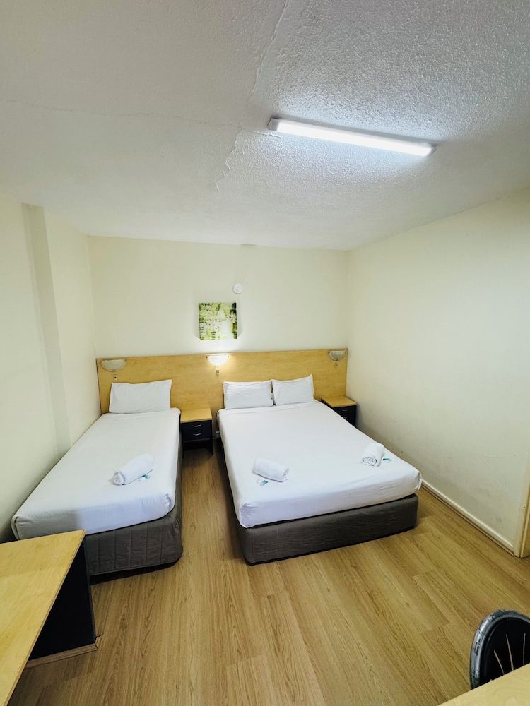 Taree Motor Inn Deluxe Double or Twin Room 7