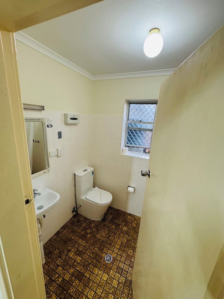 Taree Motor Inn Deluxe Double or Twin Room 14