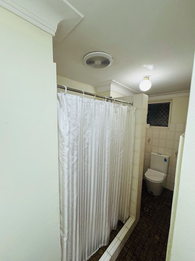 Taree Motor Inn Deluxe Double or Twin Room 13