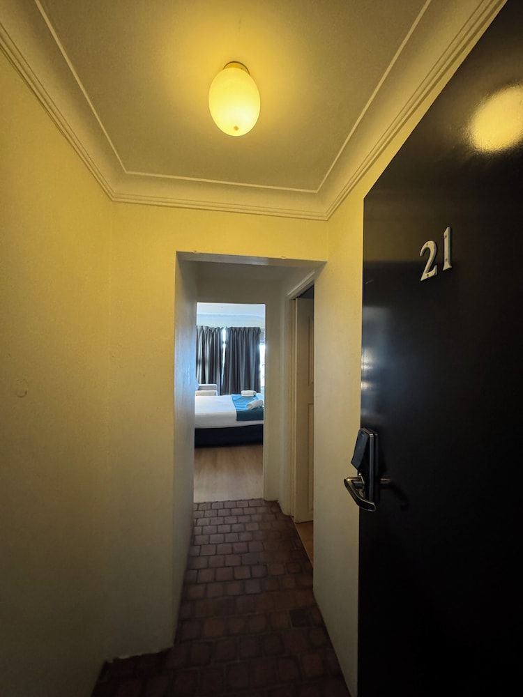 Taree Motor Inn Deluxe Double or Twin Room 15