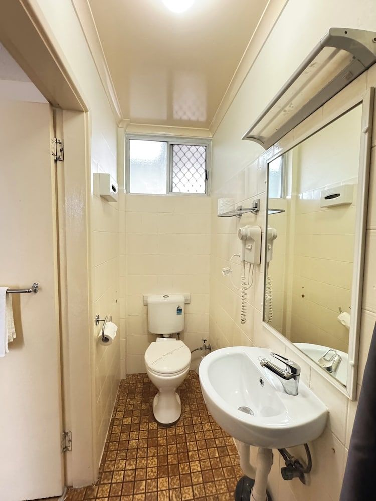 Taree Motor Inn Standard Room, 1 Bedroom 5