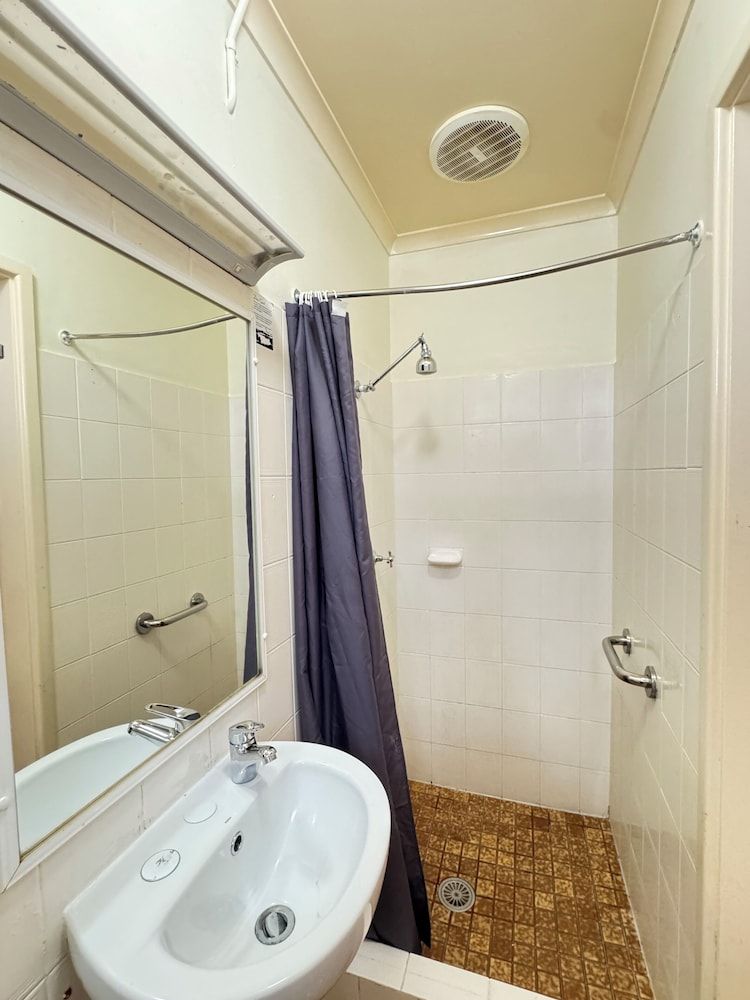 Taree Motor Inn Standard Room, 1 Bedroom 4