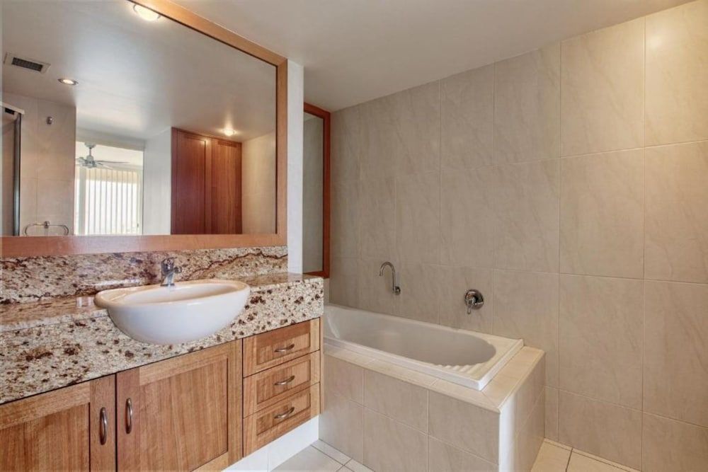 4.5 Star Beachfront Penthouse