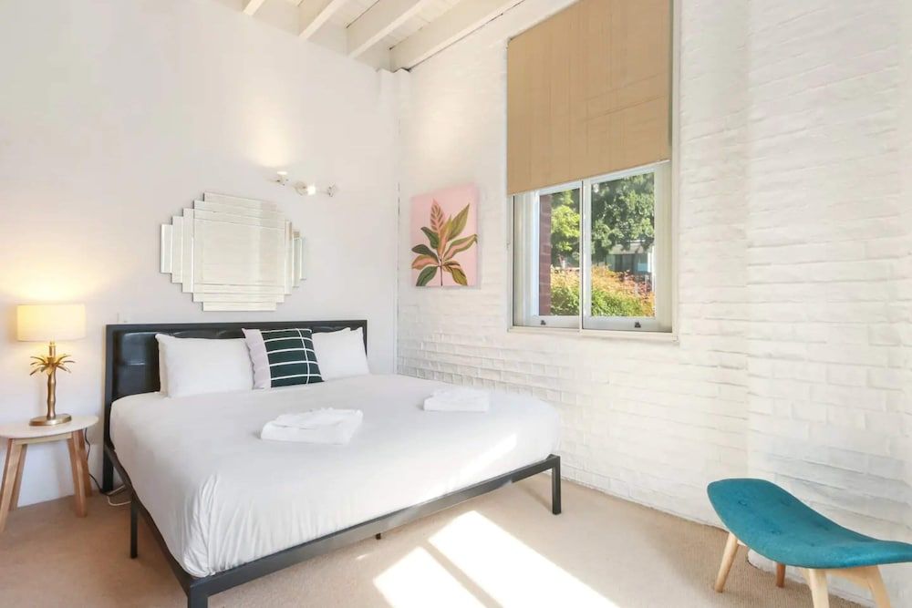 Basic Apartment, 1 King Bed