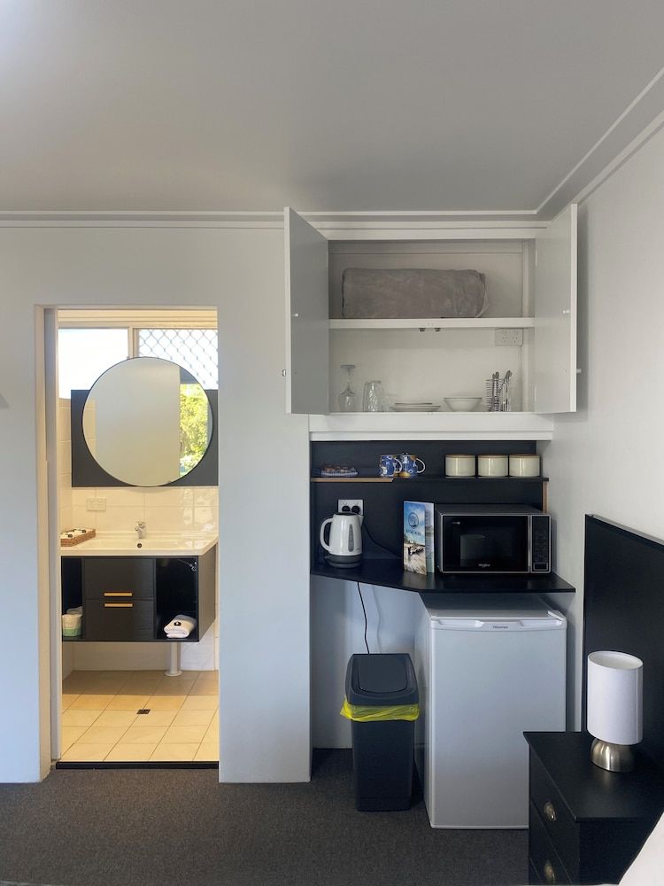 The Seaview Tavern Motel Double Room 9