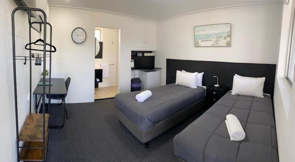 The Seaview Tavern Motel Double Room