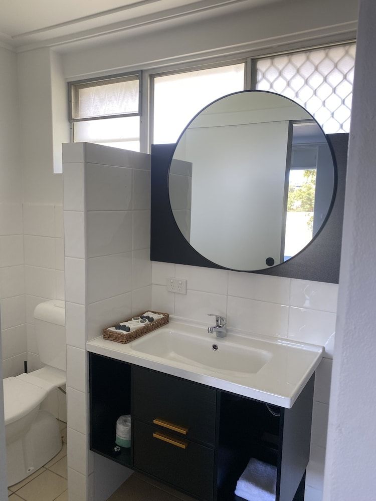 The Seaview Tavern Motel Double Room 6